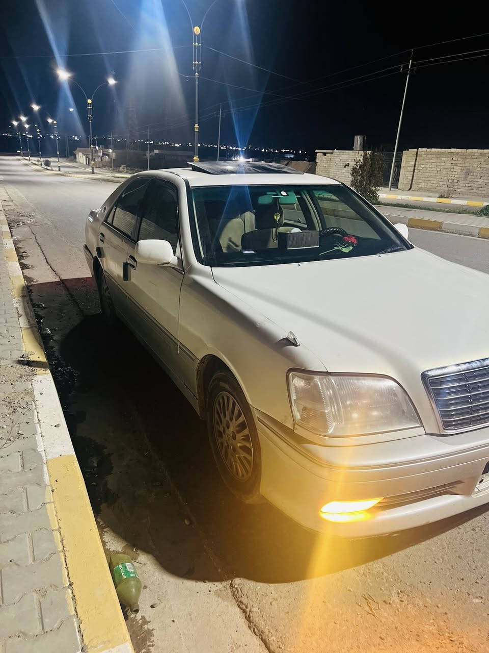 السلام عليكم.
ملكة 2003 كص كير ومحرك ففيتي 
صدر تواير نص عمر 
دكمتين ثلاجه 
تبريد ثلج 
تدفئه نار
كير ومحرك شرط
شاشه سماعات دمام
كهربائيات كلها شغاله
 للبيع بدون مراوس فقط بيع
رايدها ب 33 وبيها مجال 
مكاني صلاح الدين بيجي
***********
