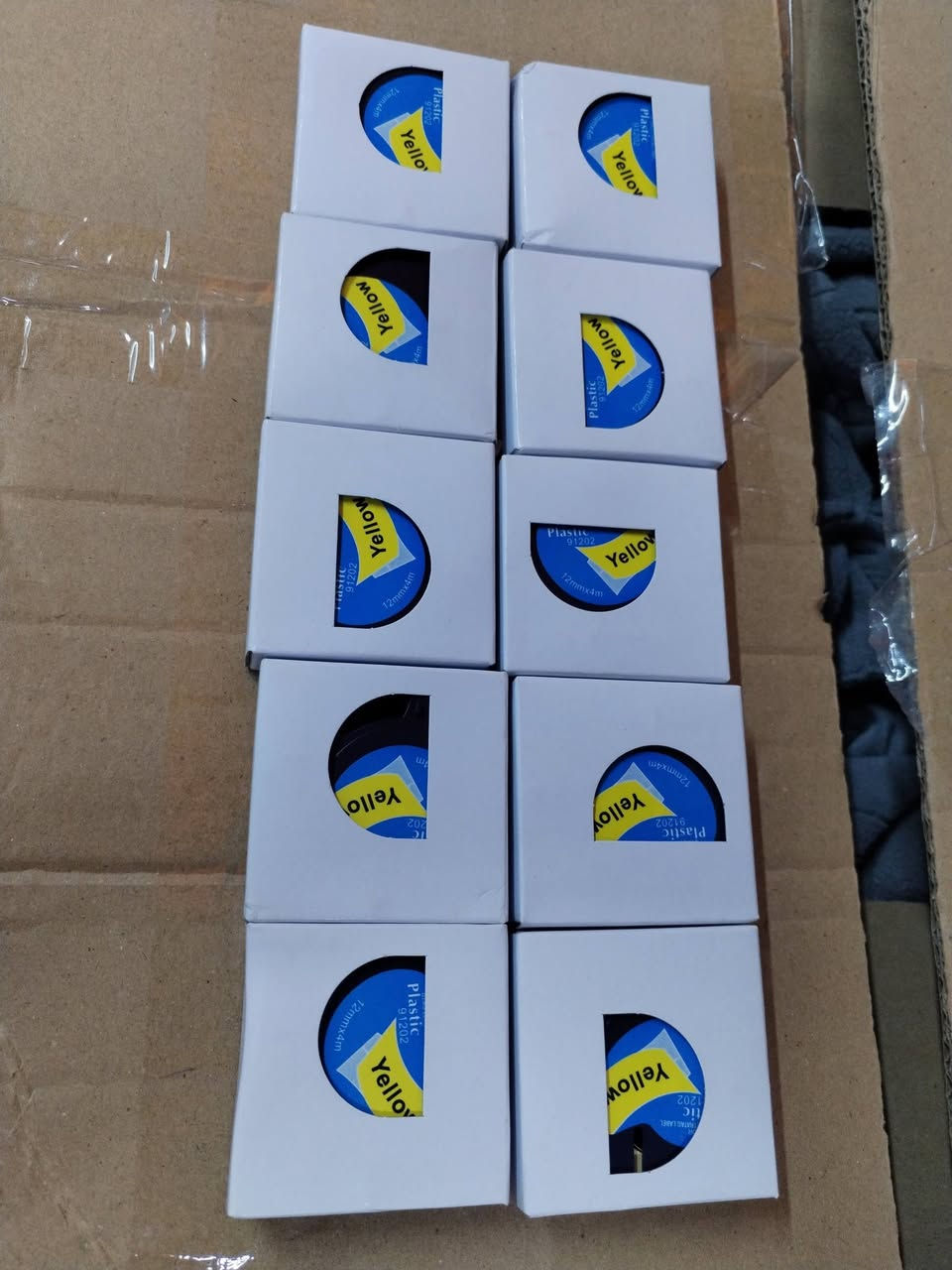 شريط لاصق بلاستيكي من نوع دايمو ليتراتاج (Dymo LetraTag)، موديل 91202، ويستخدم في طابعات الملصقات الشخصية.
النوع: شريط لاصق بلاستيكي متين.

اللون: طباعة نص أسود على خلفية صفراء.

المقاس: 12 ملم عرض و4 متر طول.

المميزات: مقاوم للماء، يتميز بالتصاق قوي، ويمكن قصه بأي طول حسب الحاجة.

التوافق: يعمل مع طابعات دايمو ليترا تاغ موديلات LT-100H و LT-100T.

10 قطع
السعر 10 الاف
توصيل بصرة ولكل المحافظات


**إذا كنت صاحب هذا الإعلان وتريد حذفه لأي سبب، رجاءا أرسل رسالة إلى الدعم الفني**