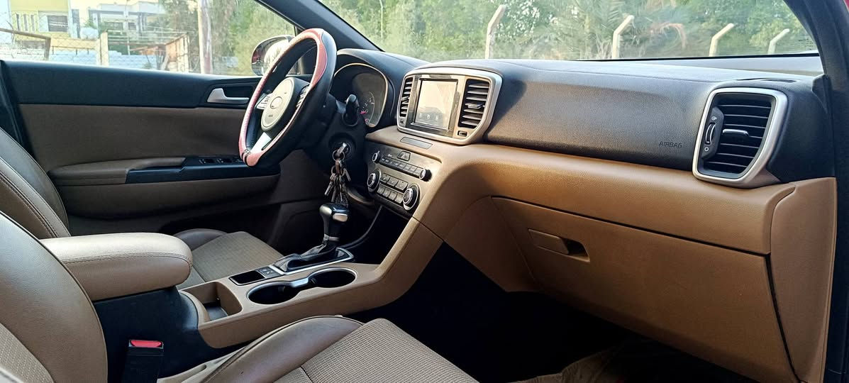 🚗 للبيع كيا سبورتاج 2020
🔴 اللون: حمراء
🌍 المواصفات: خليجية / سلوفاكية – فئة بيسك
🏢 الوكالة: الدولية
🪪 الرقم: بغداد
⚙️ المحرك: دوش 2000 سي سي
🛞 التايرات: جديدة فيتنامية ماخذها قبل 3 أشهر
📏 المسافة المقطوعة: 120,000 كم
المميزات:
✔️ قمّارة حديد
✔️ مرايات شفط
✔️ تبريد قطعتين
✔️ شاشة بلادية
✔️ كامرة خلفية
✔️ حساسات
⚠️ ملاحظة:
يوجد شخط بسيط من الجانب – موضح بالصور بكل أمانة.
💰 السعر: 19,800 دولار
📸 الصور متوفرة
📞 للجادين فقط، التواصل خاص / اتصال
***********
