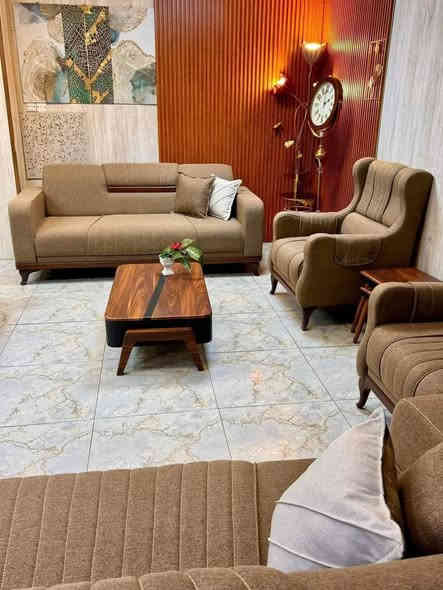 السلام عليكم 
تخم 12مقعد  2وسطيه حجم كبير و6كراسي للبيع مع كوشات  مع طبله وسطيه يوجد توصيل داخل بعقوبه السعر 800 وبي مجال غير مستعمل جديد ***********
