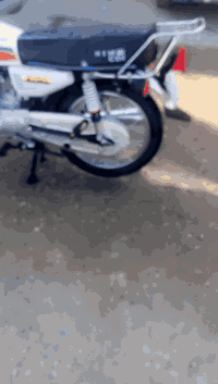 سلام عليكم  دراجة نامة شلامجة طبق الاصل ما صارلي شهر من منزله من المعرض دراجة اخت الجديدة دراجة فول ما ناقصهة شي مديل 2026  سرعة 825 او بيعة مجال المشتري او هاذا ***********
