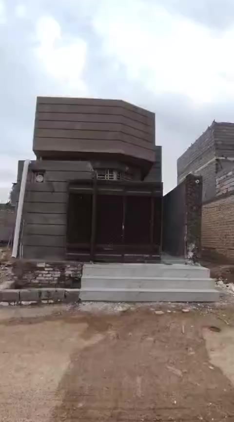 يالله الدار للبيع خلف حلويات ابو سلام مساحه 100متر طابو زراعي غرفتين نوم بيت جديد للستفسار رقم صاحب الدار ***********
