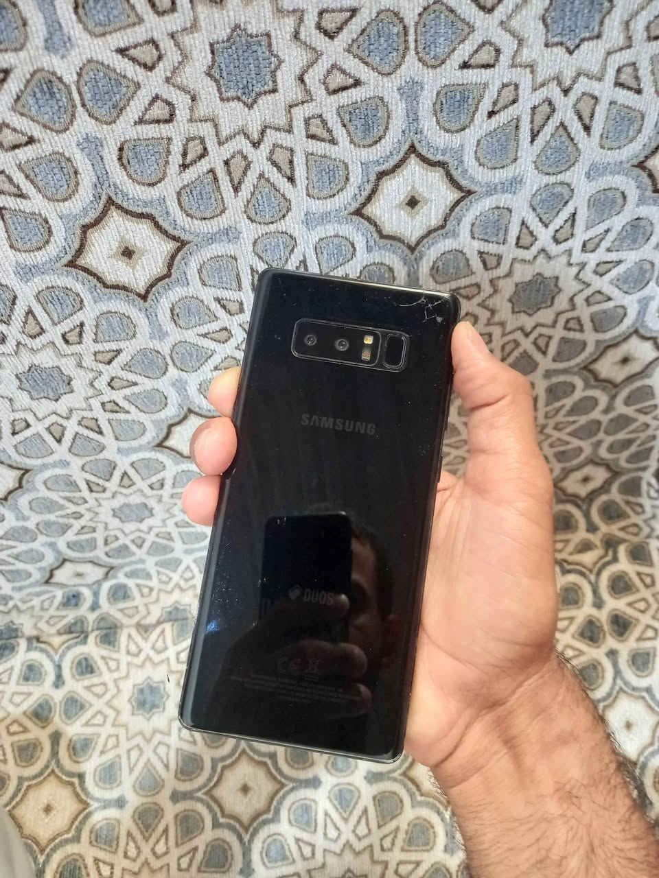 سامسونك نوت 8 ذاكرة 64 نظيف بس بي بقعة سودة بجانب الشاشة من فوك ما مأثرة وطبع خفيف بالشاشة هم ما مأثر وما مبين رايدة ب135 مكاني زبير
***********

