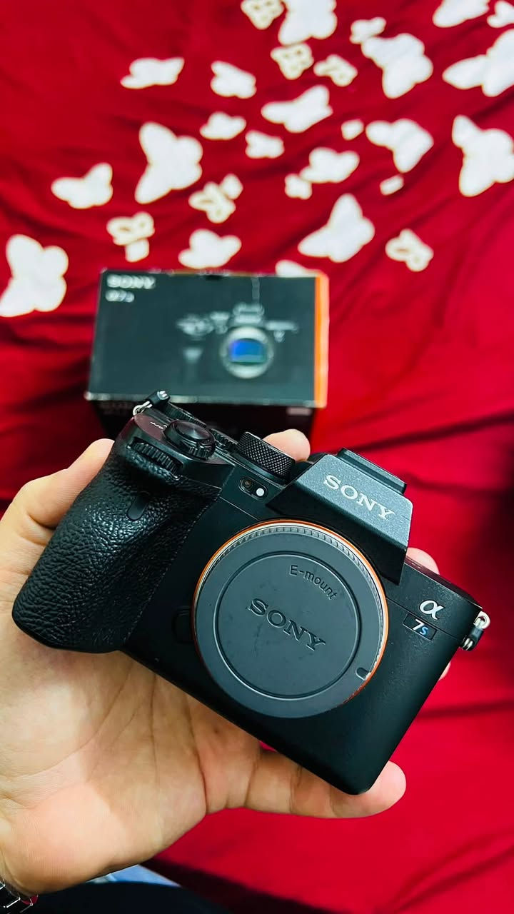 كاميرا سوني للبيع
Sony A7 S III
مستعملة ونظيفة كلش 
كارتونتها وغراضها الاصلية موجودات 
*********** للتواصل واتساب 
شترها 19 الف
 السعر خاص
