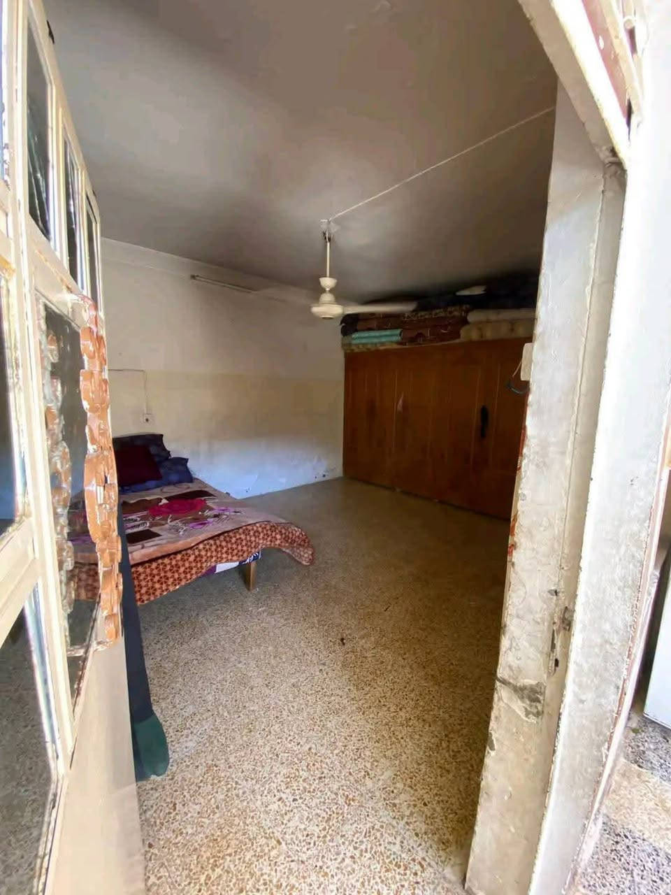 دار سكني حي البكر خلف جامع الرؤف
المساحة 110م واجهة 10م 
طابق واحد غرفتين نوم و مطبخ 
 وصحيات.مع بيتونه 
سند طابور ملك صرف من شرعي مباشر 
السعر ٦٠ قابل للتفاوض الاستفسار اكثر خاص


**إذا كنت صاحب هذا الإعلان وتريد حذفه لأي سبب، رجاءا أرسل رسالة إلى الدعم الفني**