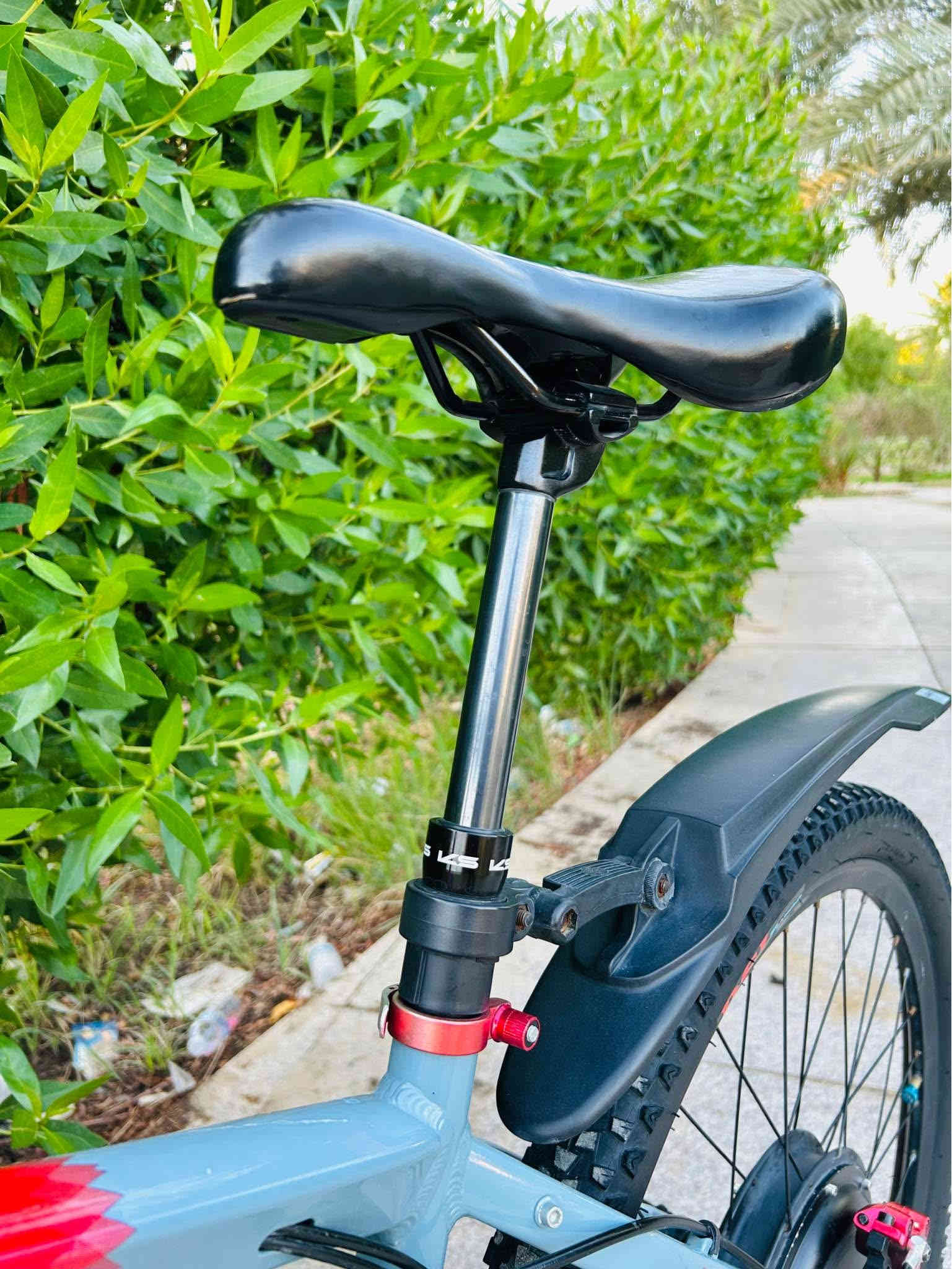 السلام عليكم🩶
للبيع بايسكل جبلي شحن حجم 29 فريم عالي 
فول مواصفات بريكات دهن ماركه زوم احمر
الكير الامامي 3 والخلفي 8 سستم A5
سرج دروبر تحكم ستيرن دبل امامي امامي هواء تحكم ستيرن
بريكات حساس امامي وخلفي لايت امامي 6 عدسات 
جاملغات امامي وخلفي ماركه جاينت الملف 500w
 والبطاريه 48volt سرعه 60 مفتوحه حقيقي 50   منفذ شحن 
السعر 750 الف قفل الشراي يخابر ميعجبك اعبر المنشور ✨
مكاني بغداد الشعله حي الجوادين 
للاستفسار /*********** بغداد
