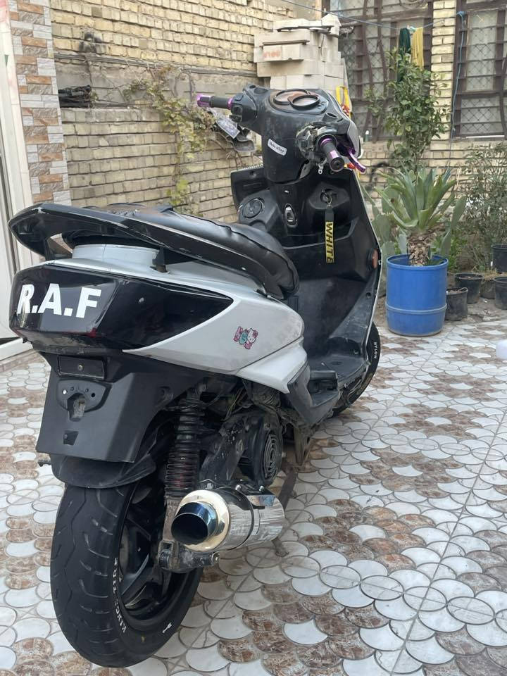 سلام عليكم سكنس فحل للبيع
دراجه متروكه صار شهر ونص بيه تزويد خفيف مكينه 58.5 المكينه مابيه اي شي غير صوت تفيلس
بيه سلف رياضي جديد وكابريتر قفاز دراجه طافيه باتري كاعد والهندر السن مالته مسحوك ابيع كوم حديد مكاني بابل واتساب ***********
