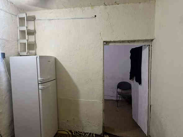 🏫دار للبيع طابو زراعي سند
25 المساحه64 يحتوي على غرفه نوم 5×4 
وصاله 3×3
ومطبخ 4×2,50
الواجهة 9ونص 
والنزال 7ونص 
السعر 13💸 المكان طريق السنيه يم عمود 638
يبعد عن الشارع 200متر
منطقه مخدومه عوزها بس تبليط رقم الهاتف ***********
