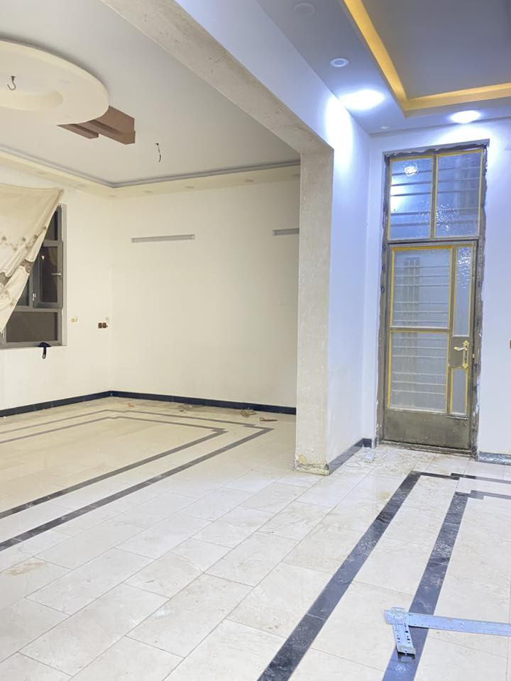 السلام عليكم
دار للايجار المساحه 240 بناء درجه اولى  وبيت جديد 
ارضيه مرمر  يتاجر ك روضه او حضانه او مدرسه اهليه او عياده طبيه او عائله  مكانه حلو مجمع العدل الاول 
للاستفسار  التواصل خاص 
او الاتصال على الرقم  ***********
@إشارة
