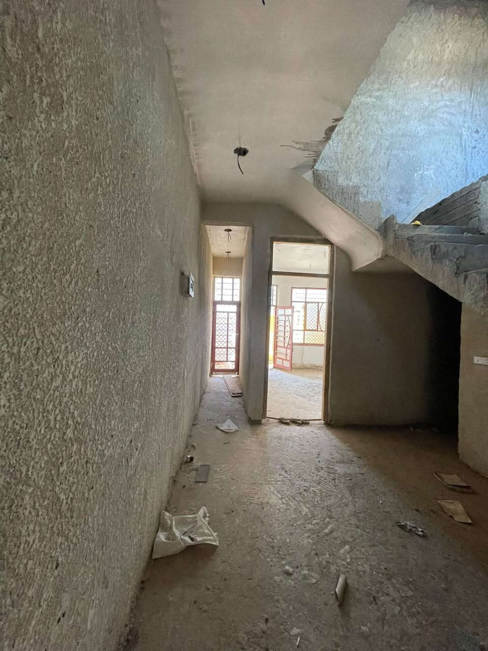 بيت للبيع المساحة 100 واجهة 5 نزال 20 طابو صرف  غرفة نوم وصالة ومطبخ واستقبال وحمام داخلي وخارجي طابق الثاني عبارة عن سطحين ممكن يكونون 2 غرف
العنوان المحمودية منطقة  المراتب السعر ٥٣ مليون 

***********
