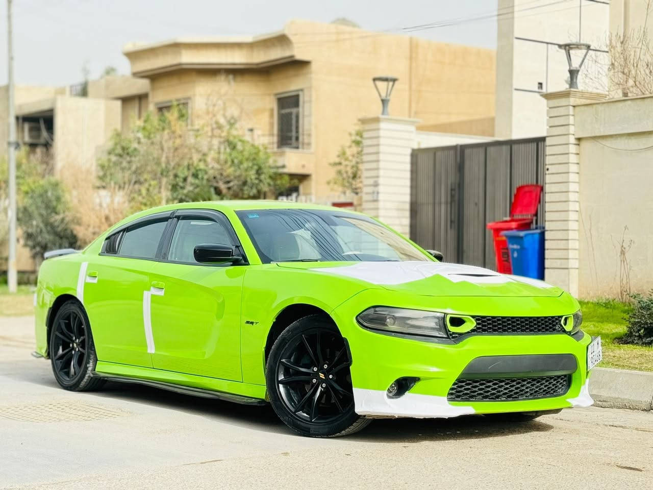 السلام عليكم للبيع جارجر 2019 اصل GT
رقم بغداد بسمي هزه وفحص جديده 
بيها جاملغ وبنيد وبابين صورها بلا منشور
لونها اصل تفاحه 🍏وعليها لد اخضر 

معروضه 183 وبيها مجال 

رقم الهاتف ***********

مواصفات فول 1/1. عده الفتحه GT 
شاشه جبيره + كاربلي 
كشنات جلد +كهرباء 
تحكمات ستيرن 
شفتات ستيرن 
كشنات تدفئه 
حساسات أمامي خلفي 
تو ويل 
محرك 6
رادارات جوانب 
مثبت سرعه 
مانع تزحلق 
مري هيتر 
دوس جانبيه 
دفيوزر خلفي 
شوته رياضيه 
نوزلات وبلاكات ريسنك 
لايت زنون 
لد عدسه اخضر بلون سياره 
تشغيل عن بعد
