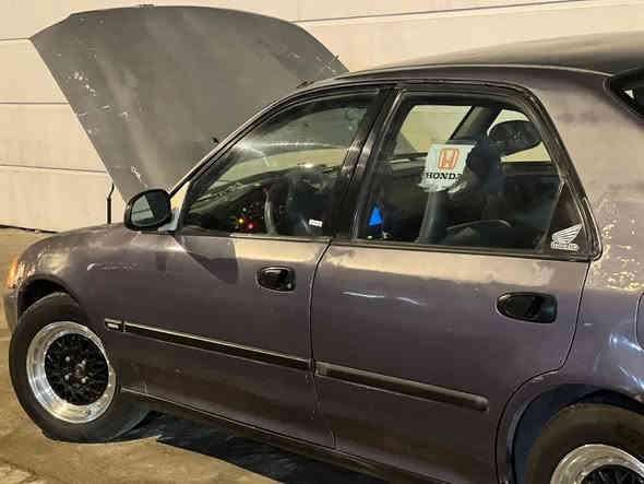 السلام عليكم هوندا سيفك ياباني 🇯🇵 كير اوتو رقم انكليزي بغداد شرط تحويل ويل BBS داش كام غرفه نظافه فوول كلشي بيه شغال موديل 1994 السعر 42 وبيه مجال ***********
