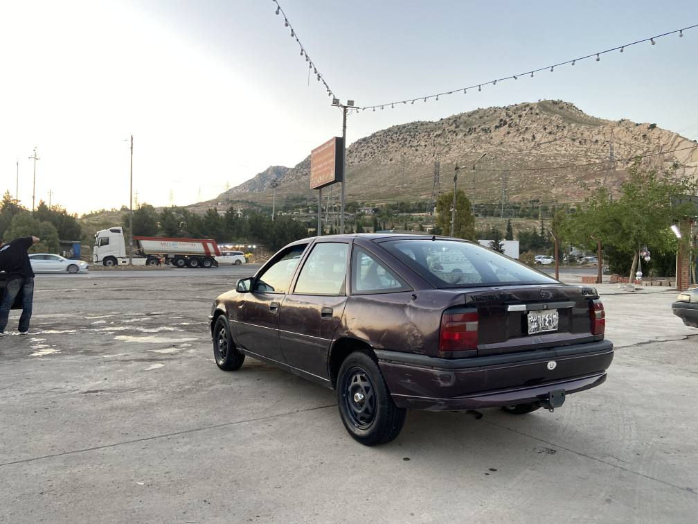 سەرەتا بەناوی خوای گەورە
ئۆپڵ ڤیکترا تەنها 12 گەڵا 
مۆدێل1992  مەکینە 16 گێڕ عادی گێڕوو مەکینەی بێ عەیب
کۆدی مرووری لەگەڵە کەفیلی ماڵی مەدەنوو هەمووی بەشەرت 
کارەبای کامل مەزبووتە چوار ویلوو تایەی لۆکی لەژێرایە دەشپوولوو بەرە دەرگای لۆکە زۆر جایزە بانزین کەمە خوات
 
ژ.م*********** وەسئابوو ڤایبەریشی لەسەرە السليمانية, العراق
