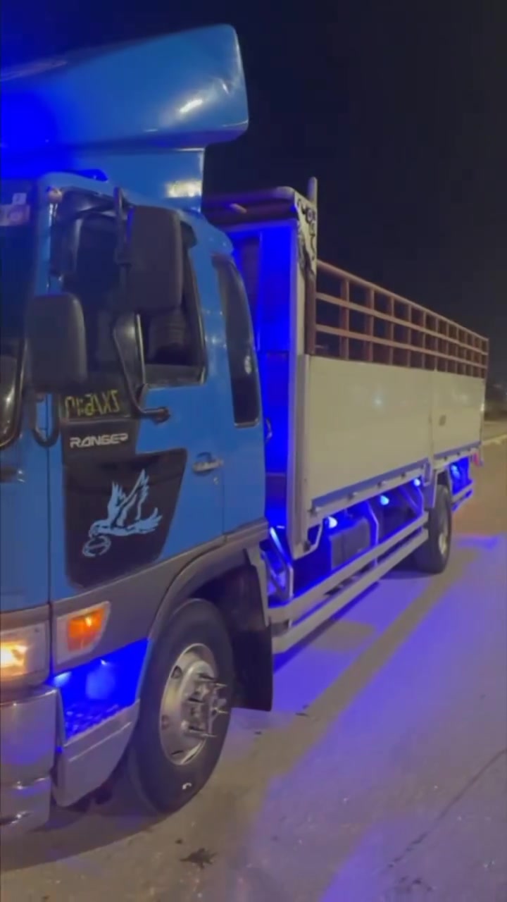 هينو أنكر
موديل 97أصل
رقم بصرة سنوية لل30 تحويل ثاني يوم
ستة وربع ابلادي
مكينة 80خطين 
تبريد شغال ❄️
بدي اربع قطع 80 ينفتحن
تخم تايرات 19ونص
قمارة جديدة داخل امدوشم جديد كهربائيات كلهة شغالة هون براد أصلي

السعر 250

المكان واسط الصويرة ***********
