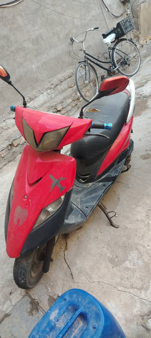 السلام عليكم حبايب دراجه نوزل للبيع بدون هندر بس سلف ومكينه خرسه ما ملعوب بيها نقصها لايت و كيج سرعه وكيج بانزين رايدها 425 مكاني بغداد حي الفرات ***********
