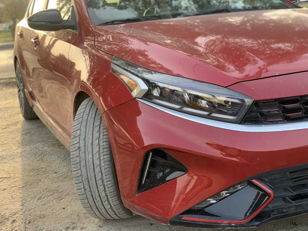 السلام عليكم فورتي. GT مواصفات فول عده الفتحه                                                                         الحادث جاملغ خلفي و الباب مبدل لون بجم كبس محرك 1600 توربو 
المواصفات:
لايت لد 3 عدسات 
شفتات ستيرن 
بصمه 
قطعتين تبريد
دبل ايگزوز
شاشه جبيره كار بلاي
السعر 155$
مكاني بغداد الغزاليه
الهاتف ***********
