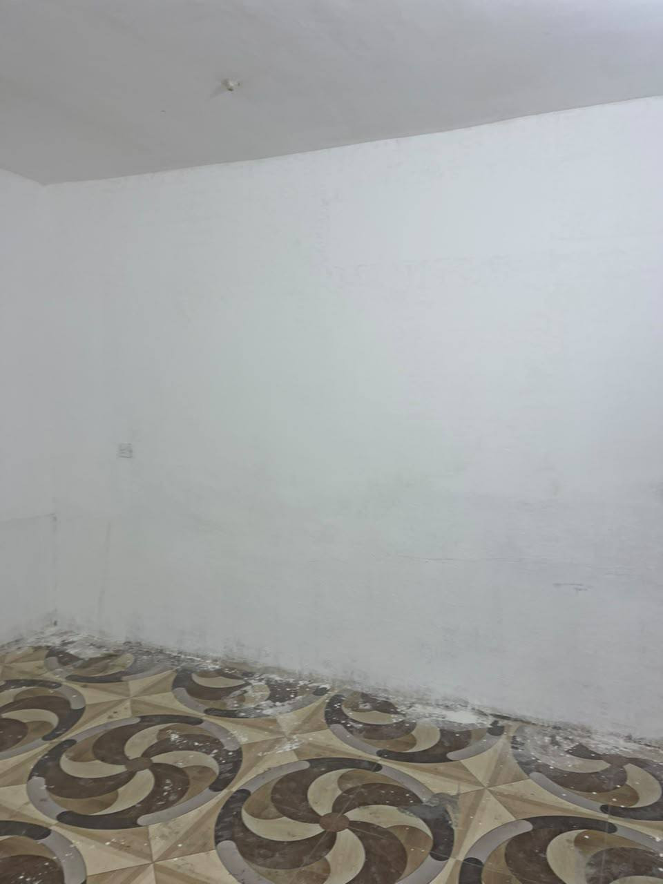 بسم الله الرحمن الرحيم للبيع بيت 100 طابو صرف على المبادرة  تسديد سنوي حي القادسية مقابل كاتب عدل الحر القديم  مقابل مدارس العتبة شارع 30متر موقع مميز غرفة وصالة ومطبخ وحمام داخلي وخارجي الاتصال على الرقم ،
***********

