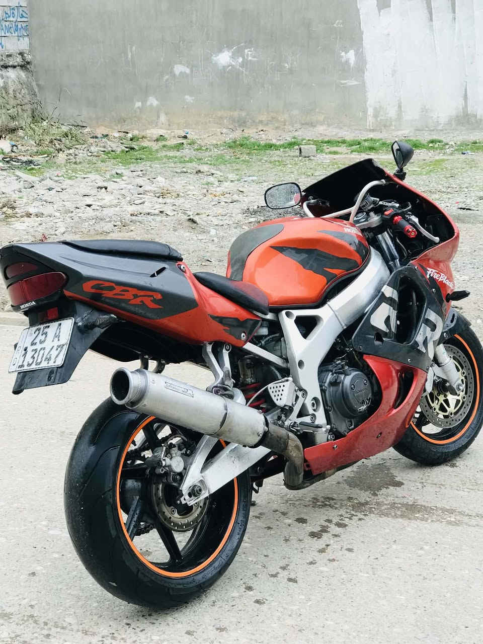 سلام عليكم 919للبيع الدراجه محرك مفتوح بس يم كابتن دانه الدراجه رقم سنويه شرط تحويل  مكان كركوك رقم ***********
