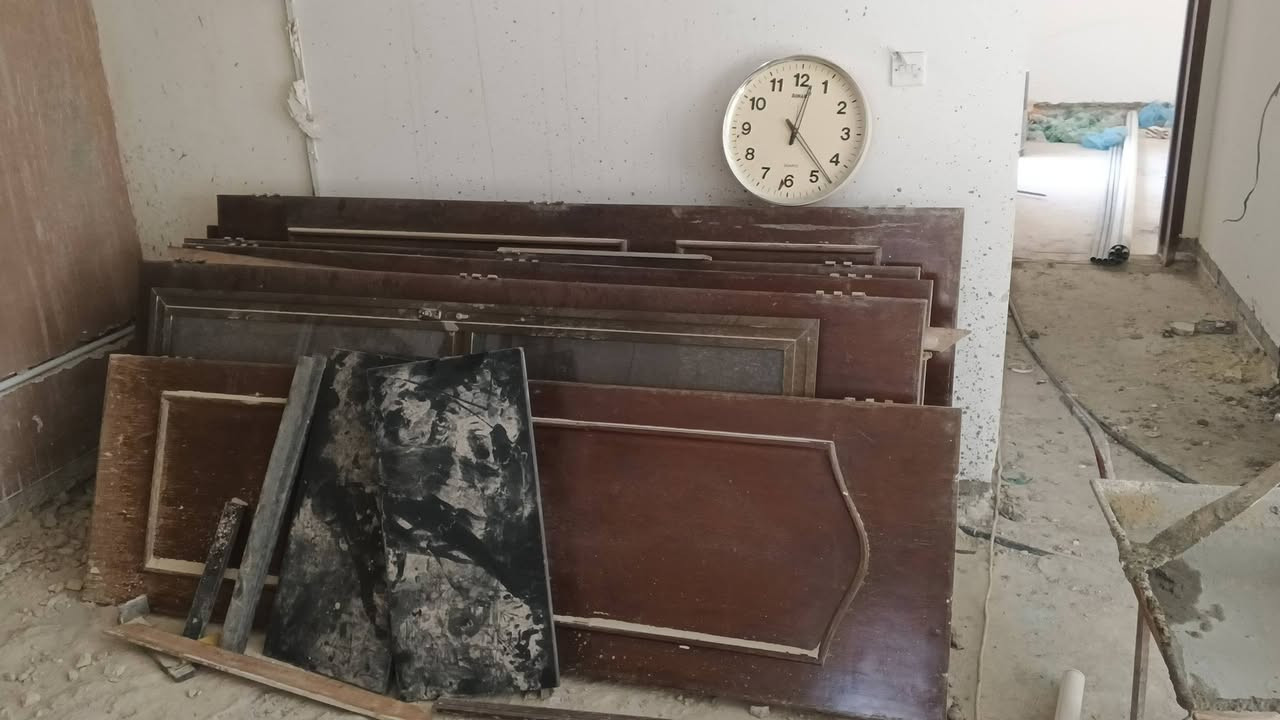 البوب كلها صاج درجه أول مع الجرجوبه كامل والشبابيك المنيوم

كل واحد وسعره 

***********
