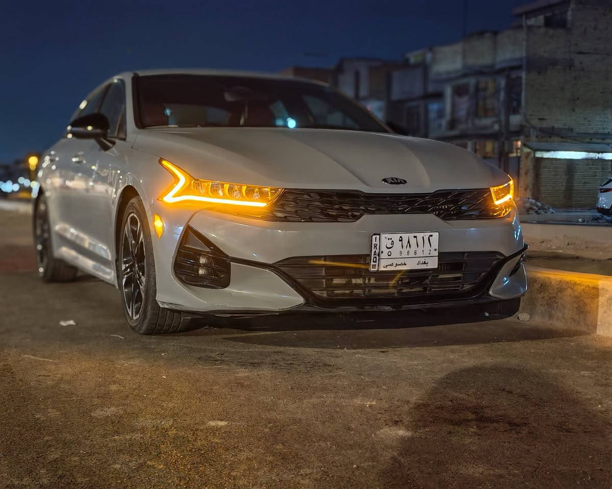 كي فايف K5 GT-Line
فول مواصفات عدا البانورنما 
السعر 158$ وبيه مجال
الحادث : بيه طخه على كد شبر في قاعدة السبير
وبيه كم حالوبه خفيفه مكفولة من الصبغ والتبديل 
كير محرك كفالة ماشية 60 الف ميل حقيقي
صور الحادث وسونر بالمنشور
المواصفات:
• الموديل: 2021
• اللون : اسمنتي
• الفئة: GT-Line فول 
• أوتوماتيك 8 سرعات
• المحرك: 4 سلندر سعة 1.6تيربو
• شاشة لمس كبيرة 
• نظام ملاحة GPS
• نظام صوتي فاخر 
• بلوتوث + تايب سي + أبل كاربلاي 
+ أندرويد أوتو لاسلكي بدون كيبل 
• دخول وتشغيل ذكي (بصمة)
• تشغيل عن بعد
• مقاعد السائق كهرباء
• نظام تكييف مزدوج 
• إضاءة داخلية LED
• نظام اختيار وضعيات القيادة 4 (Eco - Sport - Comfort وغيرها)
• حساسات أمامية وخلفية
• كاميرا خلفية عالية الدقة
• جنوط رياضية مقاس 18 إنش
• أنوار أمامية LED بالكامل
• أنوار نهارية DRL
• أنوار خلفية لد متصلة 
• مرايا كهربائية مع إشارات مع 
• زوائد رياضية GT-Line
• نظام تنيبه السائق 
• حساسات مطر وتحكم أوتوماتيكي بالمساحات
• نظام إضاءة أمامية اوتماتيك
• نظام مانع انغلاق المكابح (ABS)
• نظام الثبات الإلكتروني (ESP)
• نظام المساعدة في صعود المرتفعات
• نظام مراقبة ضغط الإطارات (TPMS)
• نظام تحذير التصادم الأمامي
• نظام الكبح التلقائي في الطوارئ (توقف ذاتي) 
• نظام القياده الشبه ذاتيه
• نظام الحفاظ على المسافه الامنه
• نظام التنبيه عند الخروج عن المسار
• نظام المحافظة على المسار
• نظام مراقبة النقطة العمياء
• فرامل يد كهربائية مع Auto Hold
. كشنات جلد مع ختم GT
والكثير من المواصفات
موقع السيارة بغداد مدينة الصدر 
***********
