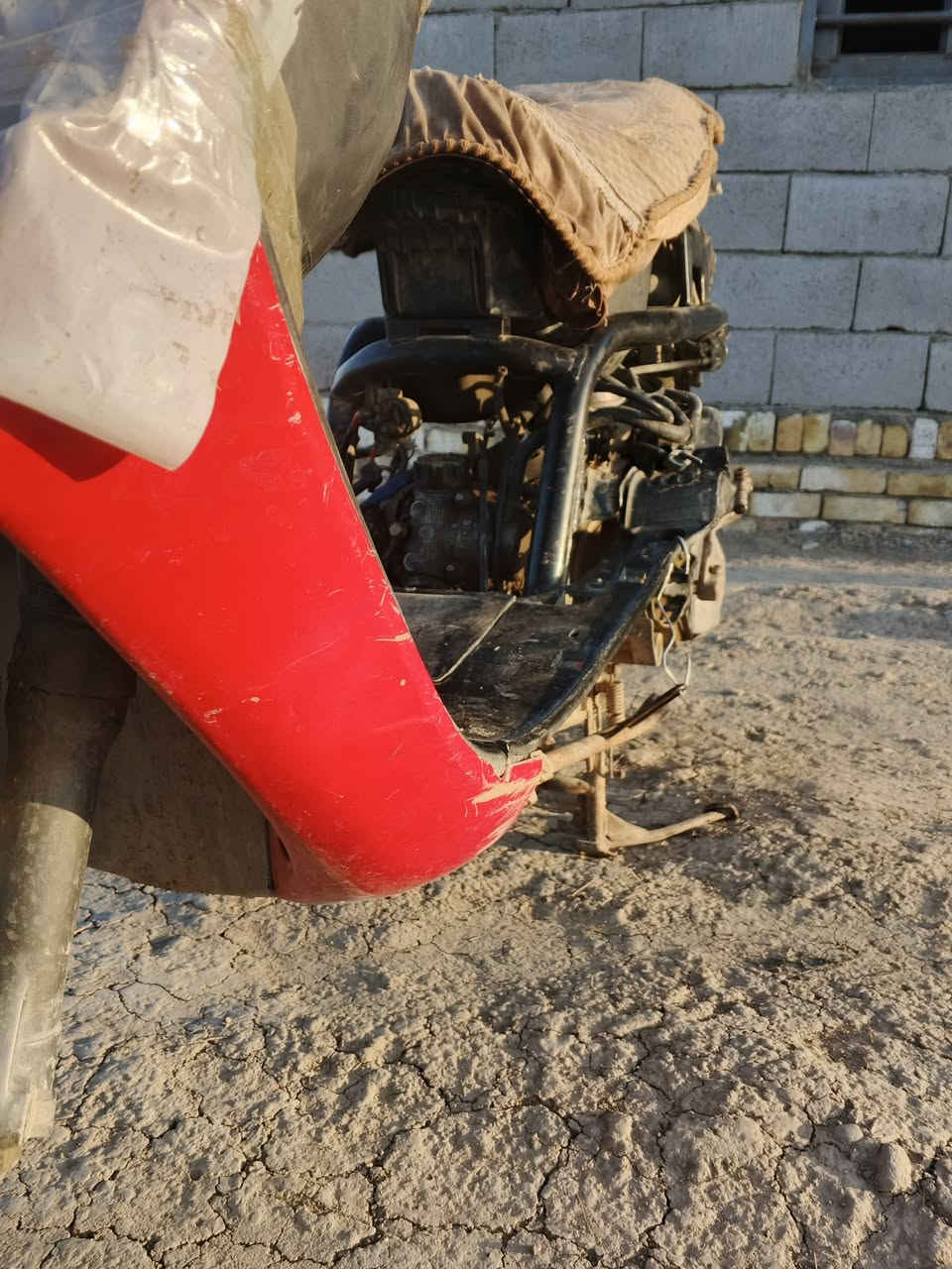 سلا عليكم دراجه شغاله سلف نضيفه   دراجه ضايعه وراقه  سعر 180 وبيه مجال   اتصال على رقم ***********
