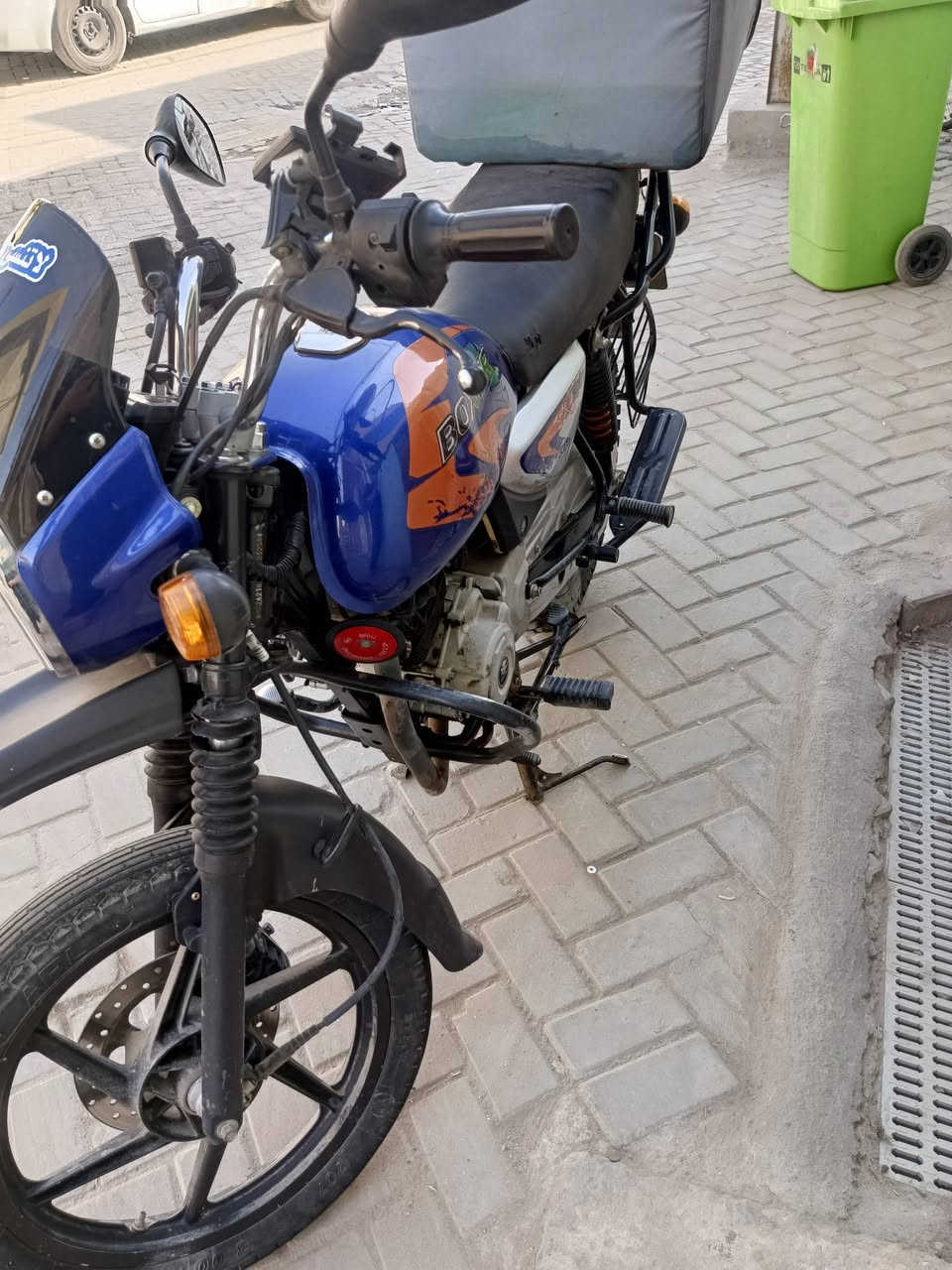 دراجة بوكسر موديل 2023رقم بغداد وسنوية السعر مليون و800عنوان بغداد الكريعات للتواصل   ***********.  غير متواجد على الفيس
