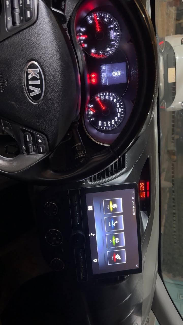 سيراتو 2016 خليجي تفيد
لليريد يشتغل تكسي بيها

اقتصاديه كلش ماشيه 68 الف

بس بنسبه السياره مبين

ضرباتها بصور مثل مموضح

وبيها مجال للشراي

***********
سعرهه 110
