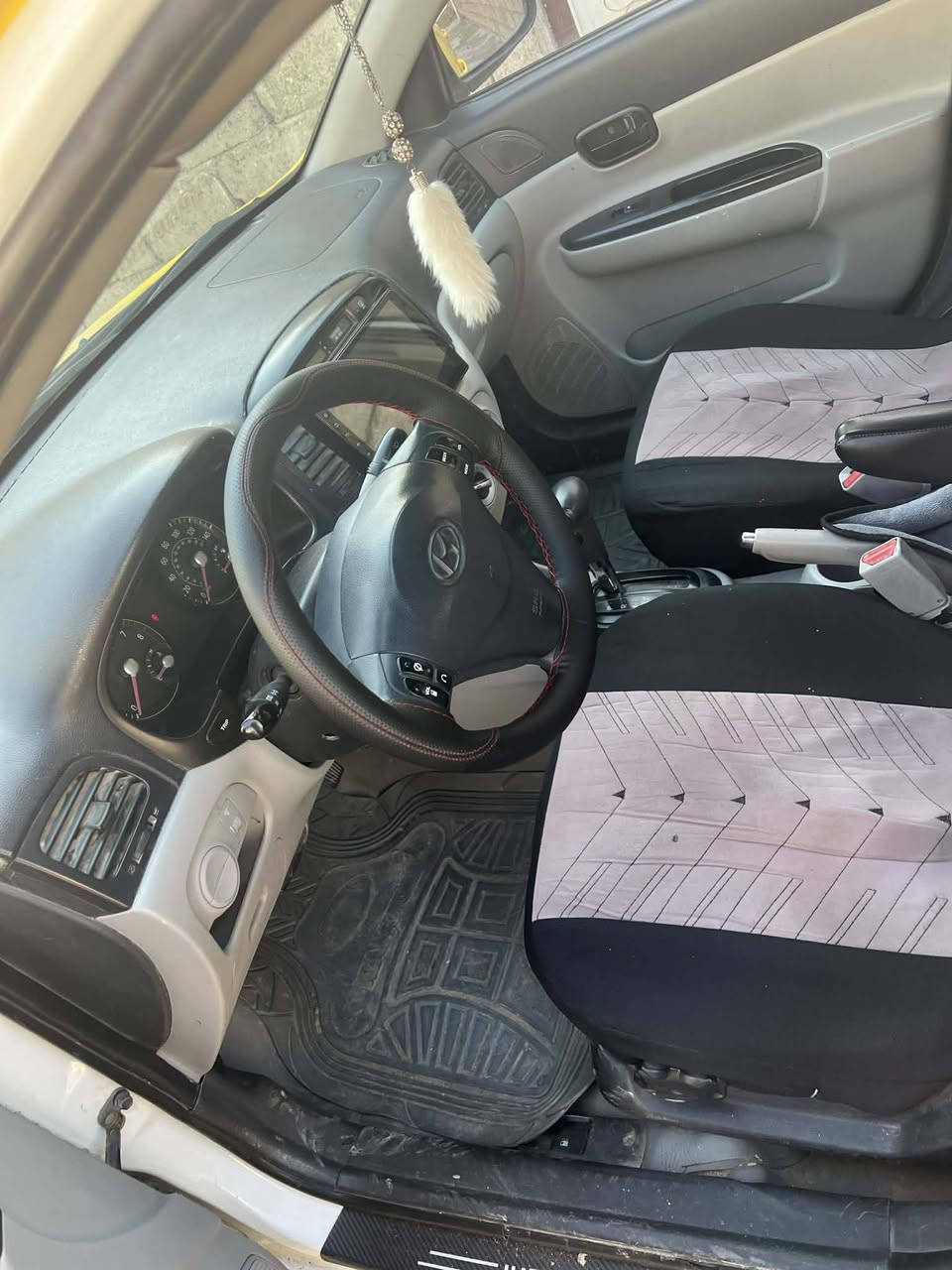 اكسنت للبيع 2009
محرك ١٦ شرط 
ضررها جاملغ بوند بدون دواخل شرط 
السياره بسمي شرط التحويل 
باتري جديد طخم تاير جديد 
بيها كربون 
السعر 86 وبيها مجال 
***********
***********
