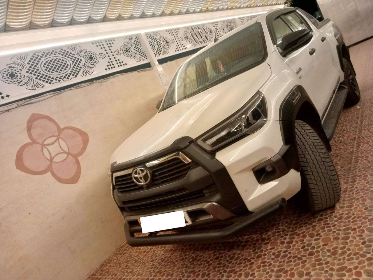 السلام عليكم للبيع تايوتا هايلوكس موديل 2024 فول مواصفات ماشيه 25 الف سياره مكفوله من شدخ أو رصعه كفاله عامه سياره فول نضافه رقم اربيل سنويه بأسم الشركه العنوان الرمادي 
الاستفسار ***********
