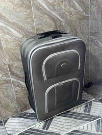 جنطه نضيفه • حجم وسط • بيع مستعجل