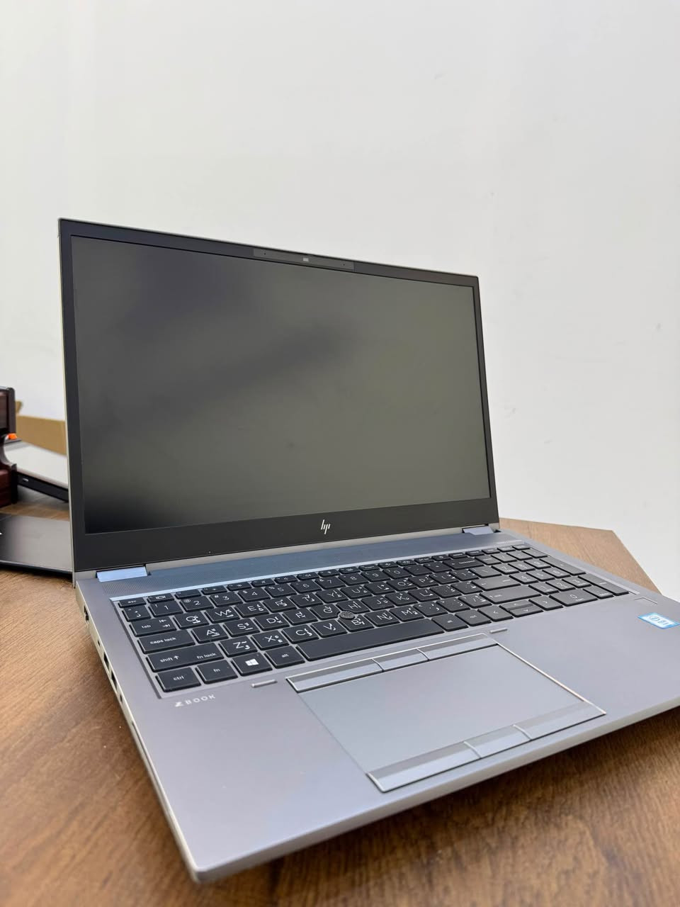 HP ZBOOK Fury 15 G7 
المعالج زايون جيل عاشر 

Intel(R) Xeon(R) W-10885M CPU @ 2.40GHz
الرام 
32GB 2133 DDR 5 
الهارد 1 تيرا 

PM951 NVMe SAMSUNG 1024GB

كارت شاشة خارجي 8 جيجابايت 

NVIDIA Quadro RTX 4000 with Max-Q Design 8GB

كارت شاشة داخلي 16 جيجابايت 

Intel(R) UHD Graphics P630 16 GB 

شاشة 15,6  فول HD 

Full HD IPS 1920*1080 60HZ 250 nits بغداد, العراق


**إذا كنت صاحب هذا الإعلان وتريد حذفه لأي سبب، رجاءا أرسل رسالة إلى الدعم الفني**