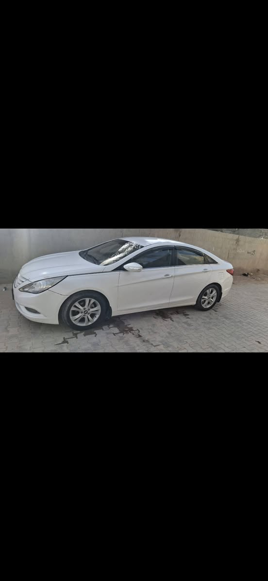 السلام عليكم سوناته 2011 خليجي بأسمي رقم كربلاء مداوره بالنجف مكينه 2400 كير حداديه تخم تاير تحكم استيرن مري شفط وهذا سونار كدامك السعر 108 بيه مجال بسيط مكاني النجف ابو صخير. 
***********
