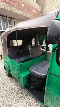 هاي تكتك اخويه البيع موديل 22سعر 5ملاين وبيه مجال 07860465290