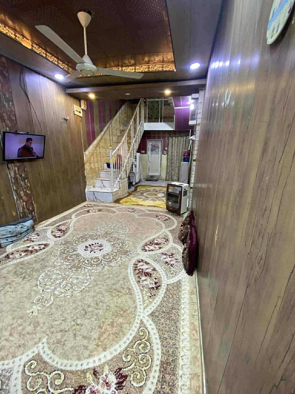 دار طابو صرف 87 متر ، حي المكرمة شارع المزرعة 
شارع مزرعة المكرمة مو شارع مزرعة سيد علي 
 الواجهة 6٫5
قريب جدا على شارع كربلاء مقابل ساحة و منتزه المزرعة العائلي
منطقة ال 13000 المربع الذهبي 
صب كونكريت طابقين ، الطابق الأرضي صالة و استقبال و غرفة نوم و مطبخ و صحيات 
الطابق الاول 3 غرف نوم و صحيات 
قريب عليه مدارس ابتدائية و متوسطة و اعدادية للبنين و للبنات
البيت اللي في وسط ال 3 بيوت 
السعر 110 
***********
