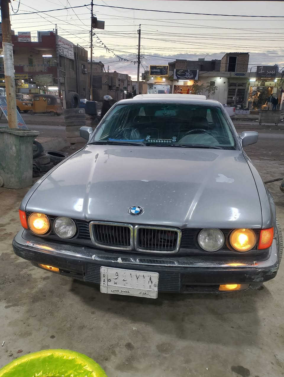 السلام عليكم بي ام دبليو حجم 730 مسكر 8 سلندر موديل 1992 محرك بشرط  كير 3 وضعيات شغال بشرط كهربائيات بلادية وشغالة كلها داخل جلد صاجات تبريد ثلج قطعتين وتحويل ثاني يوم السعر 48 مكان السيارة بغداد سبع البور للاستفسار الاتصال على الرقم ***********
