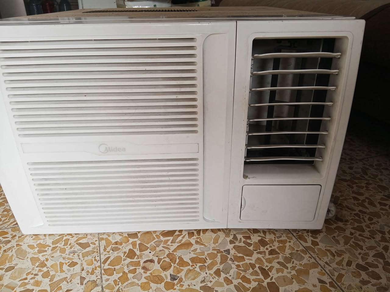 مكيف للبيع ميديا 2 طن جديد  استخدامه شهرين فقط نضيف مابيه اضرار ع فحص سعر350 وبي مجال بسيط العنوان حي الجهاد شارع السوك


**إذا كنت صاحب هذا الإعلان وتريد حذفه لأي سبب، رجاءا أرسل رسالة إلى الدعم الفني**