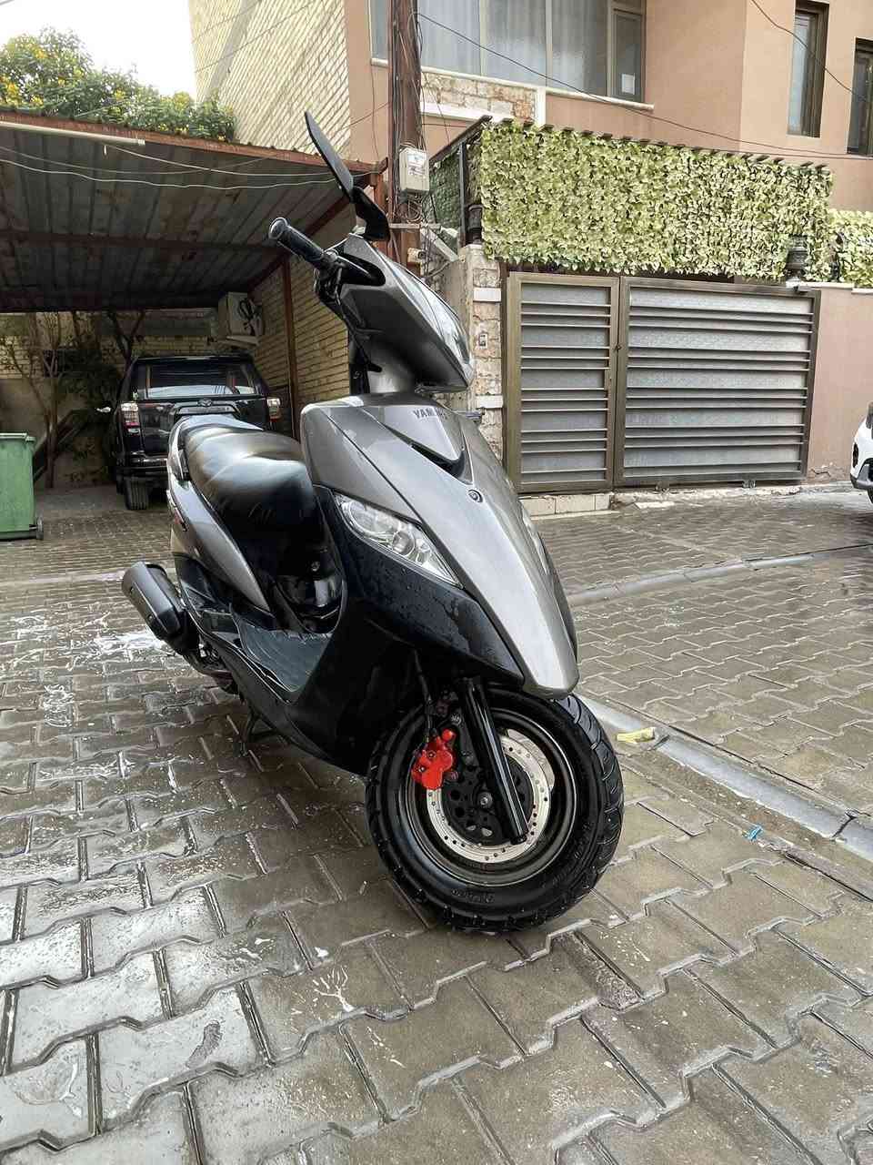 السلام عليكم للبيع ثعلب GTR الدراجه بحالت { الوكاله}الدراجه كلش نضيفه وحلوه مكينه ابلاديه ممفتوحه كهربايات اشاير سلف هندر اضاء كلها شغاله كفرات البلاديات دبلات شغاله تايرات جدد الدراجه مصالها هواي من نازله من الرمبه صوتها ناعم شلعه ومعدل كلش حلوه السعر 750 وبيها مجال حك الجيه واني خادم *********** { بغداد / الكريعات }
