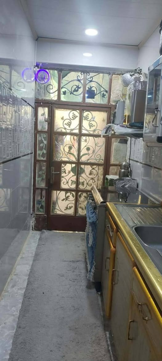 بيع مستعجل
بيت 100 م طابق ونص للبيع 🏫🏫

بالحولي  قرب شارع الكفيل شارع 10 مفتوح على شارع 60

بي غرفتين وصالتين ومطبخ واستقبال وتخاريج 👉👉 
الاساس صب والسقف عكاده البيت نظيف ومرتب منطقة هادئة 
السعر 70 وبي مجال💸💸💸💰💰 
***********

وشعدكم بيوت للبيع للايجار للرهن اعرضوها يمنا تنباع وتتاجر باسرع وقت ممكن
