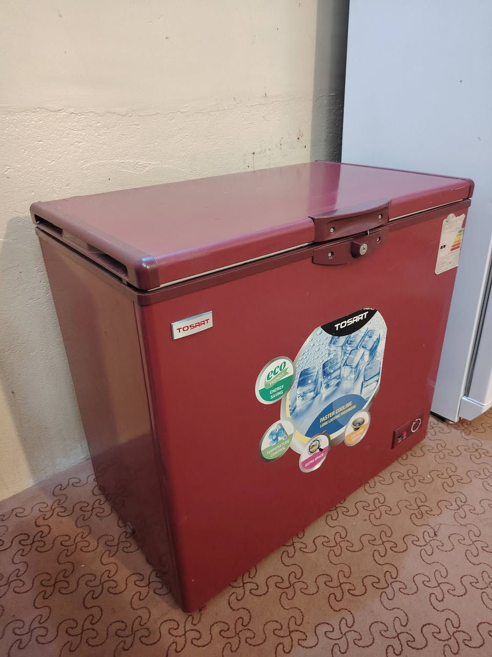 مرحبا عندي هاي المجمده للبيع اشتريت اكبر منها واريد ابيعها حجمها وسط شغاله على الفحص سعرها 165 وبيها مجال مكاني نجف شراي خاص او تصل عل خط ***********
