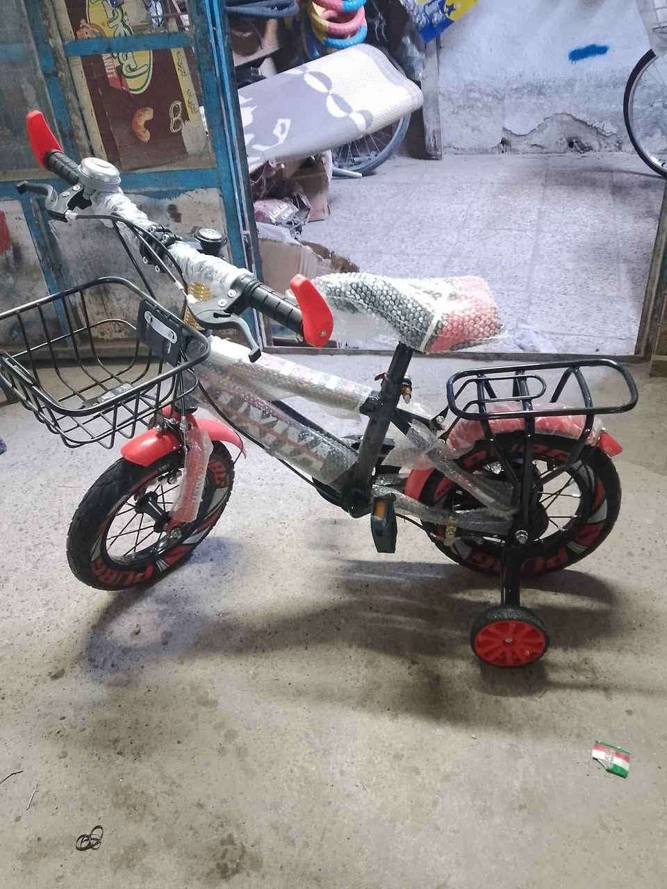 السلام عليكم بايسكلات جديد غير مستخدم انواع القياسات وانواع الاحجام( بناتي حجم 26 السعر السابق 120) الحالي (110 )بايسكل حجم 16( السعر السابق 60 سعر الحالي 55 بايسكل حجم 12 (السعر السابق 50 سعر الحالي 45 )وكل الهلا زبانة الطيبين مكاني سويبل الميتين رقم تلفوني (*********** )بي واتساب,
