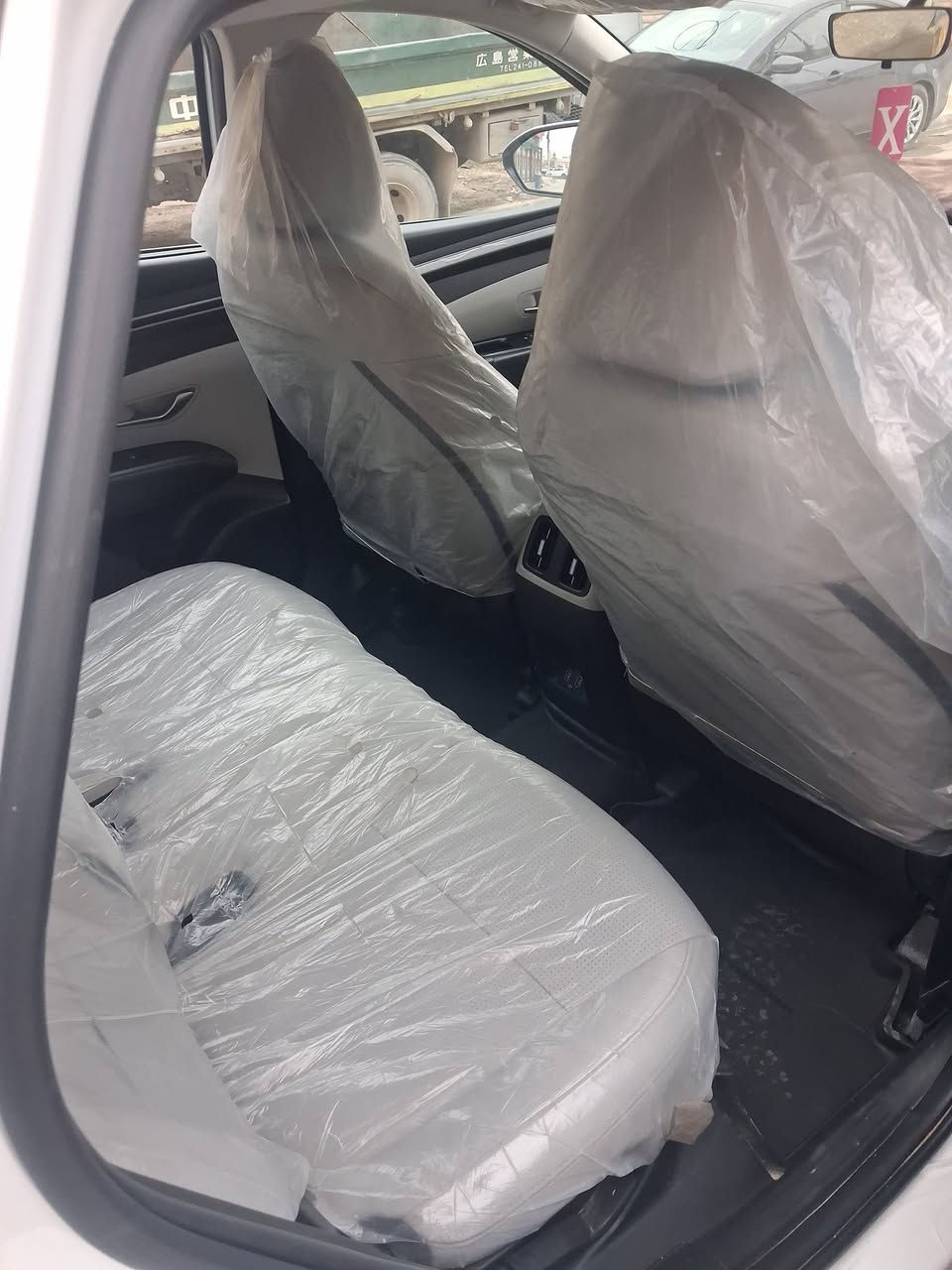 السلام عليكم توسان مديل 23مكفولة ماعده الجنطة بيه طخة اصبع بصبع بارد بدون صبغ رقم بغداد الرقم ***********
