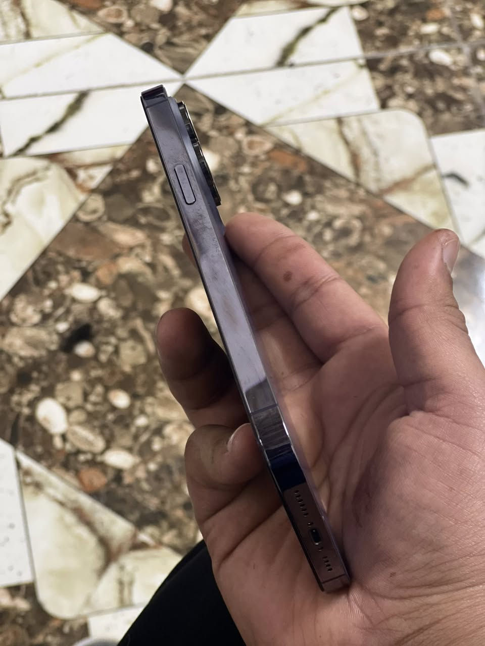 السلام عليكم للبيع 14برو ماگس ذاكره 256 ZAAدبل خط بطاريه 78بلاديه الجهاز مبدل شاشه اصليه 120هيرتز فيس إيدي شغال. نضافه الجهاز 95 \100 الجهاز كامل ملحقات باكيت وكيبل السعر 650////  ***********
