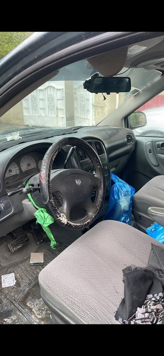 سلام عليكم ، دوج كرفان 2007 ، محرك 3300 ، بدون تبديل صبغ فقط الجنطة ، الباقي على البلاد ، قصيرة ، دواخل نظيفة ، محرك وكير نظيف ، مكانها بغداد ، السعر 83 ورقة وبيهة مجال ، للاستفسار  ***********
