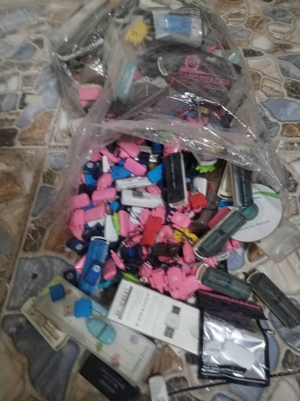 سلام عليكم اخوان عندي هذني كات ريدر حوالي 1000 قطعه اقل جيس جبير كلهن شلعه اب 25 الف


**إذا كنت صاحب هذا الإعلان وتريد حذفه لأي سبب، رجاءا أرسل رسالة إلى الدعم الفني**