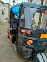 للبيع تكتك أسود 2018 تكتك نظيفة  ،  المحرك موديل 20   الأوراق كاملة  ا...