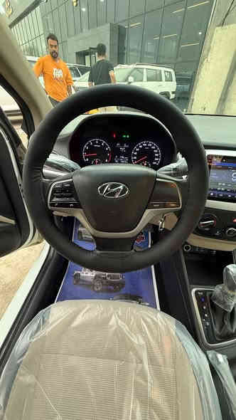 اكسنت موديل 2019 خليجي 
محرك 1.6 
المسافه المقطوعه 140 km
ويل كب 16
مري شفط 
اشاير مري
فتحه سقف
كشافات جانبيه 
لد نهاري 
تدفئه تبريد 
شاشه 
تحكم ستيرن 
من اخذتها بيها بابين الخلفيات بارد 
والبنيد مبدل بلادي  

السعر 128
وبيها مجال 
 للاستفسار اكثر على الرقم 
*********** 
غير متواجد على الفيس
