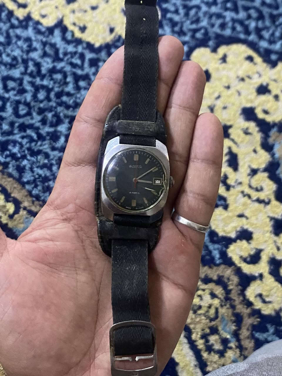 السلام عليكم

ساعه من الاتحاد السوفيتي 
انتيكه قديم اعله سعر ابيع 
عندي توصيل


**إذا كنت صاحب هذا الإعلان وتريد حذفه لأي سبب، رجاءا أرسل رسالة إلى الدعم الفني**