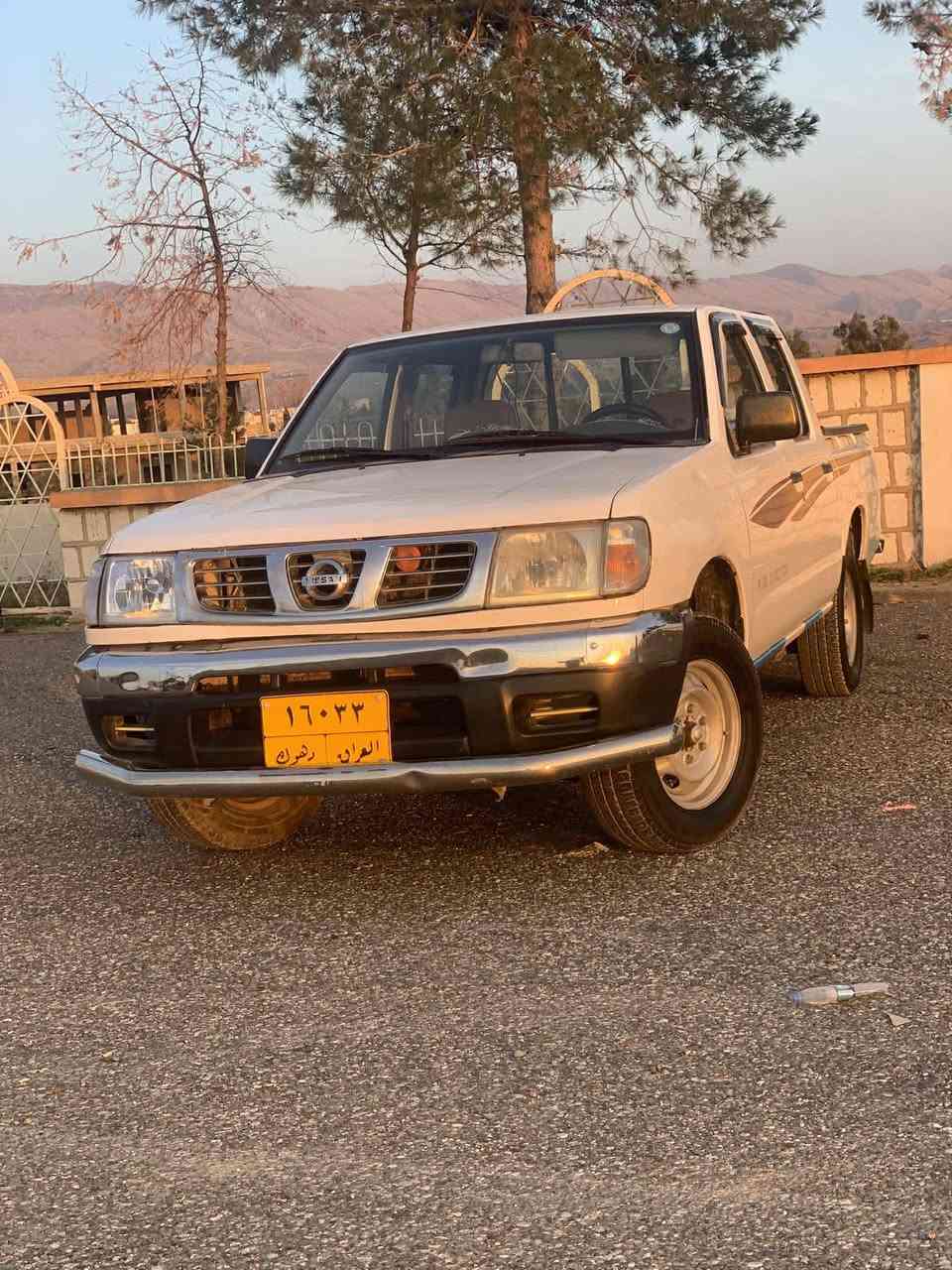 نیسان پیکاب دەبل مۆدیل 2001
پشت وپیش کەپس  بی بۆیاغ زۆر جوان و ریکە 
تەبرید لەسەر سویچ سوکان پاوەر 
ماشا اللە هەیکەلی زۆر قیتە  
گیر و مەکینە بەشەرت 10 وەستا لە مالەکە بی منەتم 
تەقە و رەقە بەشەرت 
چوار تایەی تازەی لەسەرە 
کامل سێرڤسی بۆ کراوە 
سەنەوی مانگێکە بەسەرچووە تەحویل و غرامە بەشەرت 
ناوی لە دەرەوە جوانترە زۆر خاوین ماوەتەوە 
شوین کۆیە 
***********
