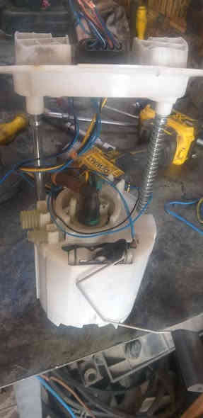 السلام عليكم عبوة فيت بم جالجر حاويه لوك جديد فتحة سكيبه وطلعت بيها هاي العبوه للتواصل ***********
