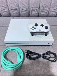 اكس بوكس ون اس • نظيف • مع ملحقات